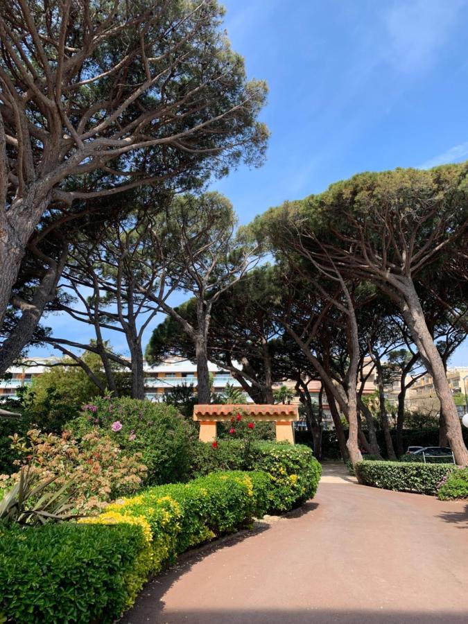 Hotel Beau Rivage Le Lavandou Exterior foto