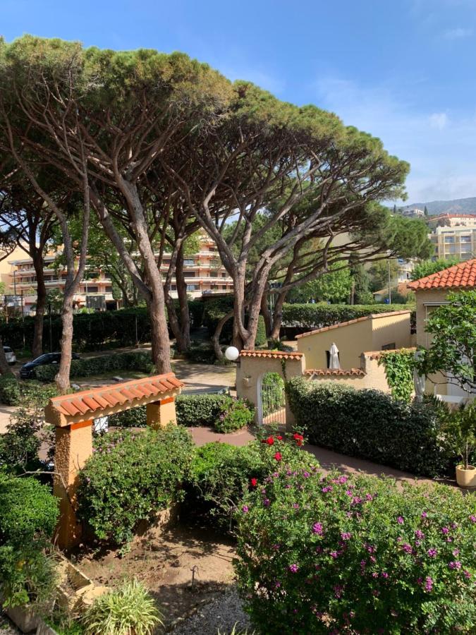Hotel Beau Rivage Le Lavandou Exterior foto
