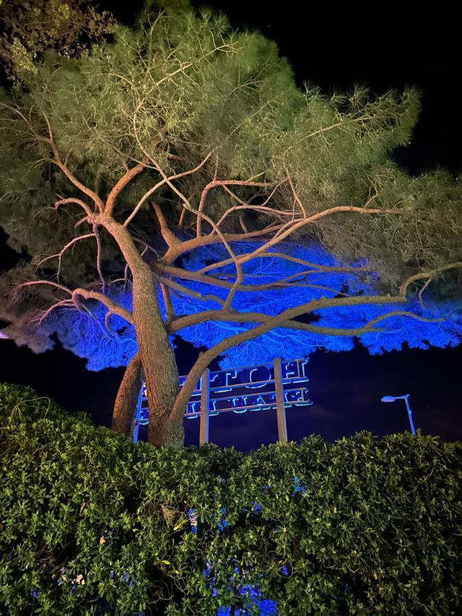 Hotel Beau Rivage Le Lavandou Exterior foto