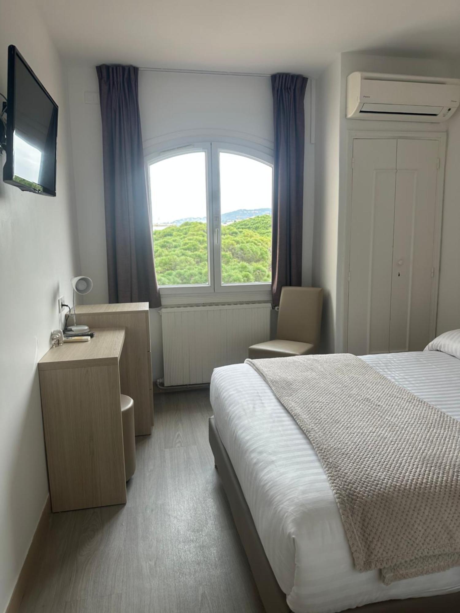 Hotel Beau Rivage Le Lavandou Exterior foto